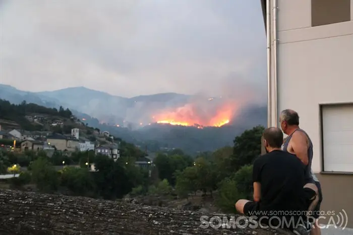 Sobradelo rodeada polo lume (14)