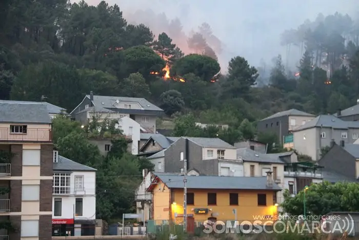 Sobradelo rodeada polo lume (19)