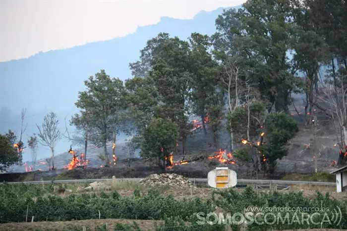 Sobradelo rodeada polo lume (1)