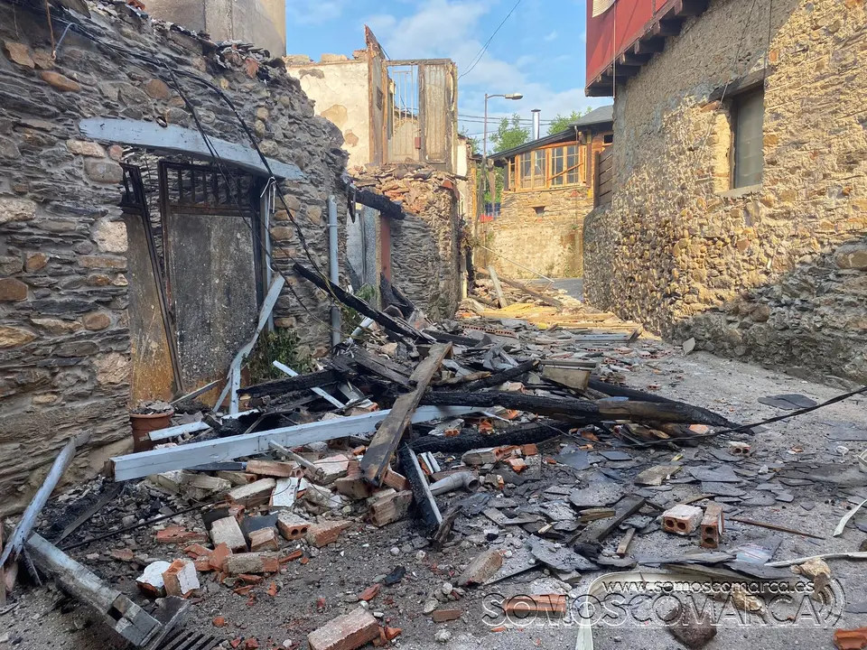 SOMOSCOMARCA_aveigadecascalla_viviendas_rubia_fuego_incendio_casas_quemado_2022-08-19 (3)
