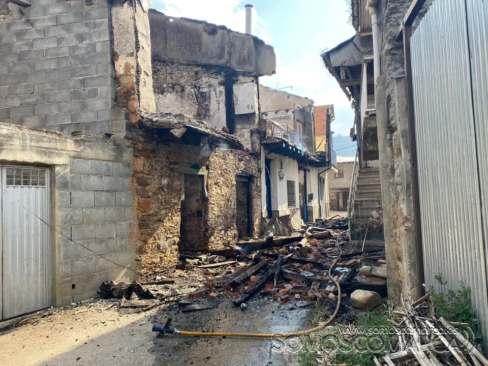 SOMOSCOMARCA_aveigadecascalla_viviendas_rubia_fuego_incendio_casas_quemado_2022-08-19 (11)