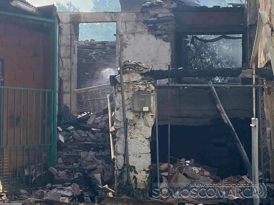 SOMOSCOMARCA_aveigadecascalla_viviendas_rubia_fuego_incendio_casas_quemado_2022-08-19 (17)