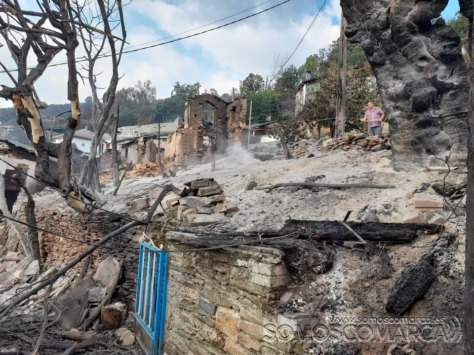 somoscomarca_fuego_robledoCarballeda_bascois_casasquemadas_2022-07-19 (5)