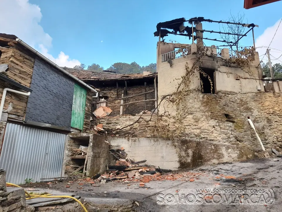 somoscomarca_fuego_robledoCarballeda_bascois_casasquemadas_2022-07-19 (7)