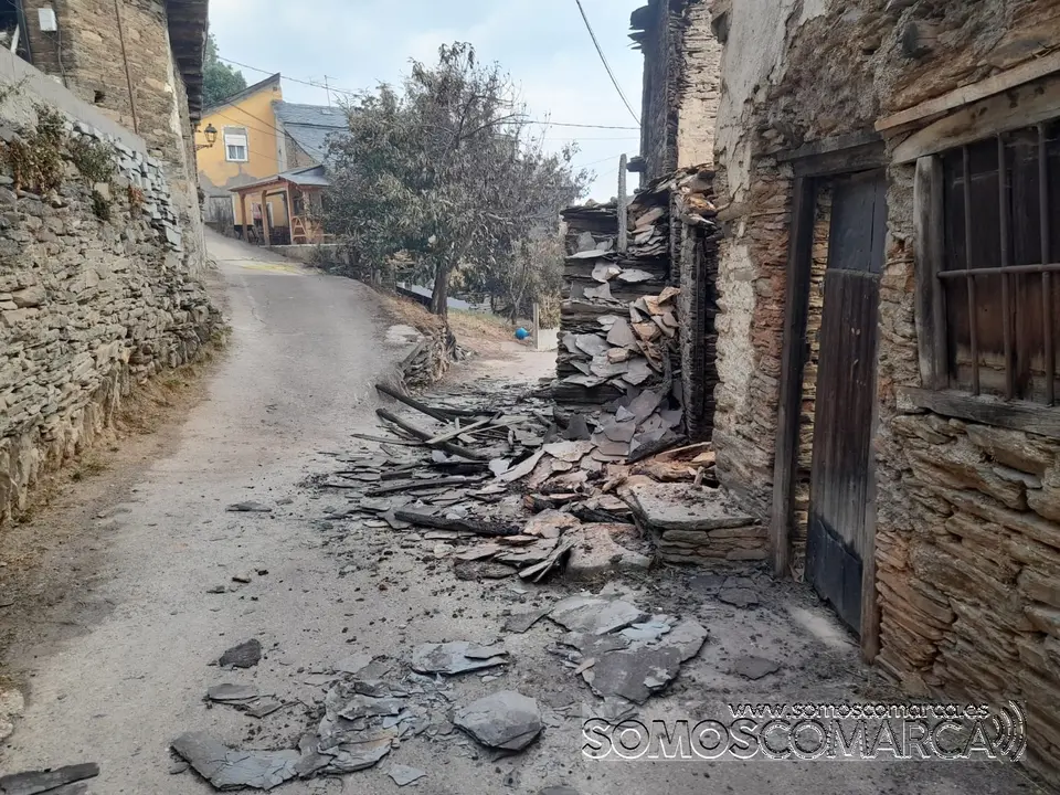 somoscomarca_fuego_robledoCarballeda_bascois_casasquemadas_2022-07-19 (10)