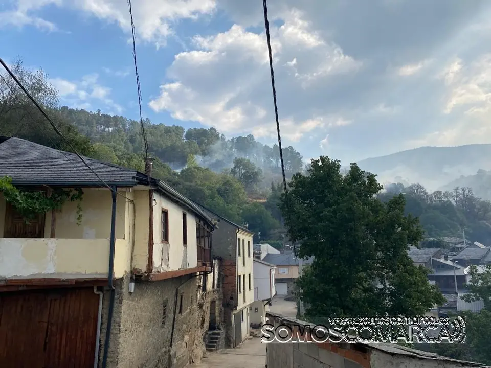 somoscomarca_fuego_robledoCarballeda_bascois_casasquemadas_2022-07-19 (14)