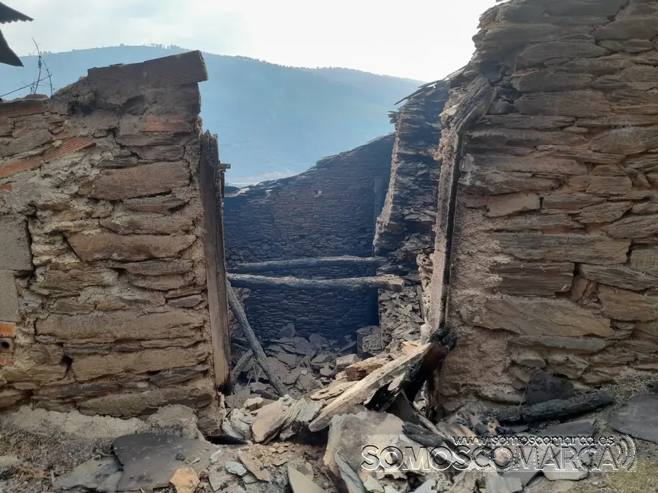 somoscomarca_fuego_robledoCarballeda_bascois_casasquemadas_2022-07-19 (16)