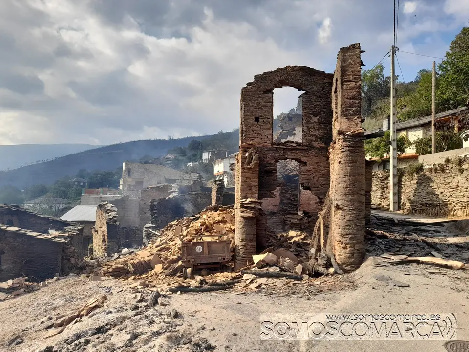 somoscomarca_fuego_robledoCarballeda_bascois_casasquemadas_2022-07-19 (18)