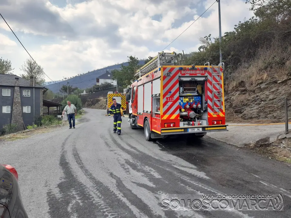 somoscomarca_fuego_robledoCarballeda_bascois_casasquemadas_2022-07-19 (22)