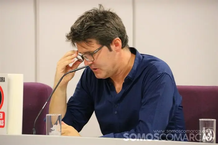 Jesús Cintora presenta su libro en el Concello de O Barco (2)