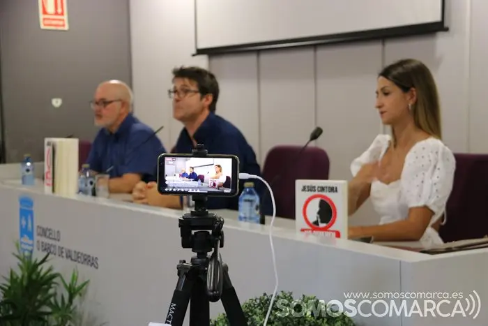 Jesús Cintora presenta su libro en el Concello de O Barco (6)