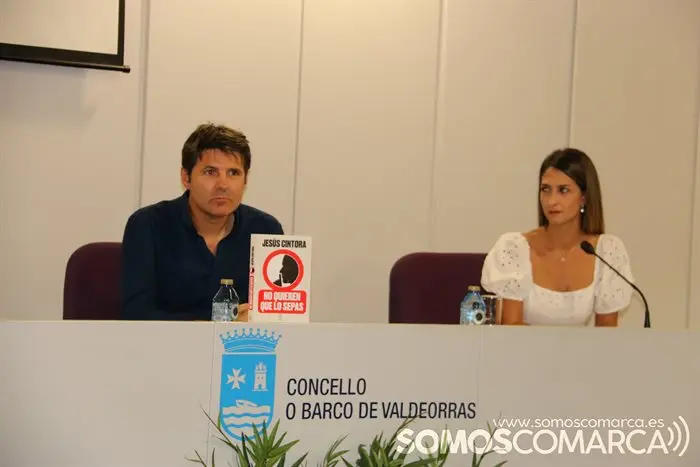 Jesús Cintora presenta su libro en el Concello de O Barco (8)