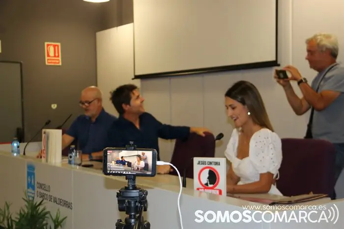 Jesús Cintora presenta su libro en el Concello de O Barco (15)