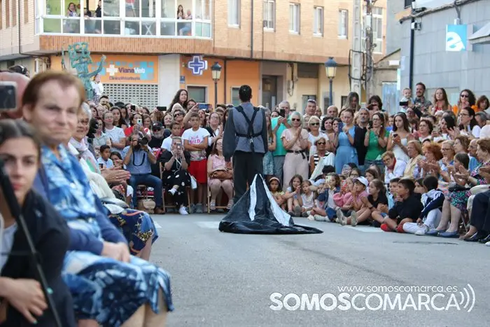 Desfile de Jorge de Álvarez en Viana (47)