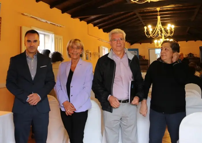 Fernando Guldrís, presidente del Igape, Marisol Nóvoa, Presidenta CEO, Severino Gónzalez, pesidente Clúster Pizarra y Maria del Carmen Rodríguez, vicepresidenta AEVA, en el foro 'Think That' en O Barco