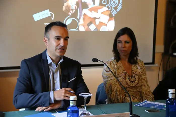 Fernando Guldrís, presidente del Ifape y Cristina Martínez, en el foro 'Think That' en O Barco