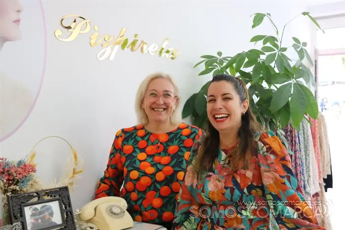 Ellas siempre tienen una sonrisa deipuesta a alegrar el día a sus clientas