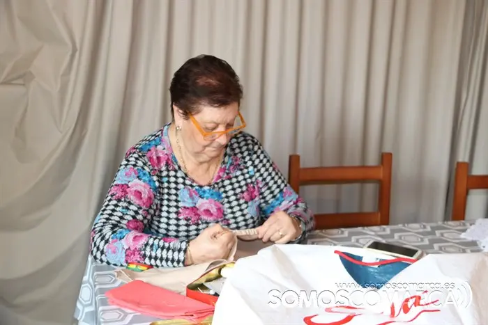 Mulleres rurais de Veigamuiños. Entre bolillos y punto canario (9)