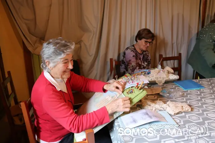 Mulleres rurais de Veigamuiños. Entre bolillos y punto canario (17)