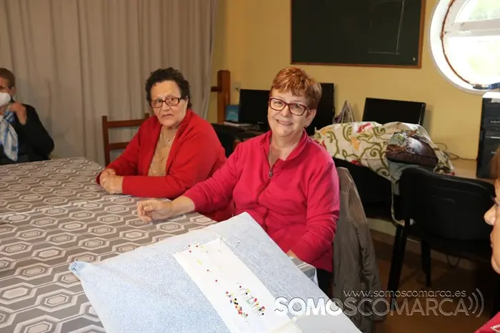 Mulleres rurais de Veigamuiños. Entre bolillos y punto canario (18)