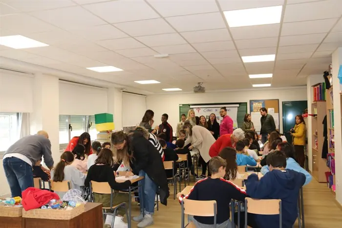 A Rúa. Visita de Cristina Pichel  ao equipo de voluntariado de Xacobeando (1)