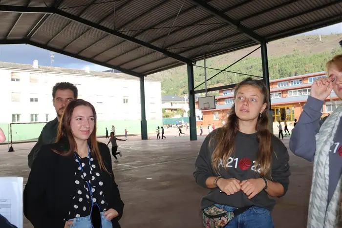 A Rúa. Visita de Cristina Pichel  ao equipo de voluntariado de Xacobeando (3)