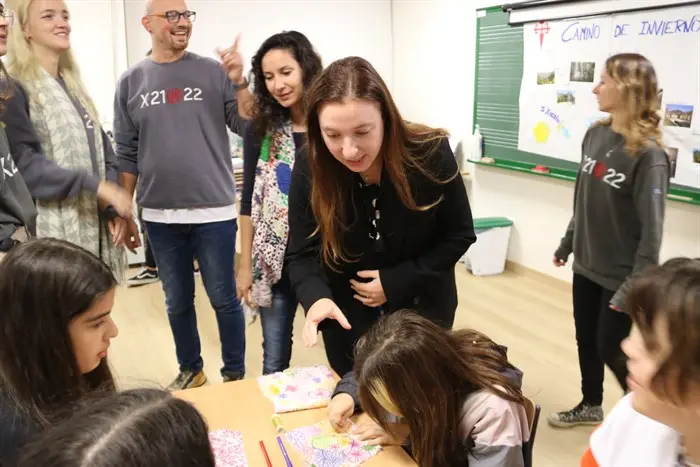 A Rúa. Visita de Cristina Pichel  ao equipo de voluntariado de Xacobeando (9)
