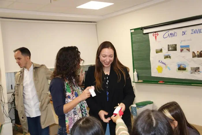 Laura de Increcendo colectivo y la directora xeral de Xuventude, Participación e Voluntariado, Cristina Pichel