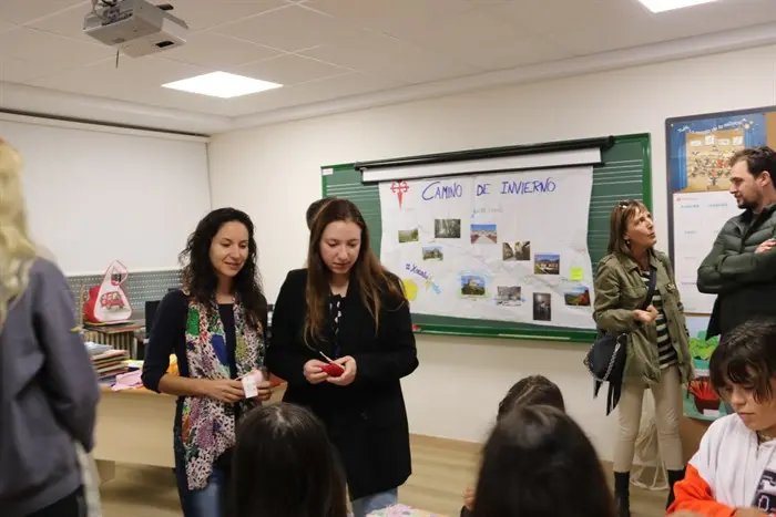 A Rúa. Visita de Cristina Pichel  ao equipo de voluntariado de Xacobeando (13)