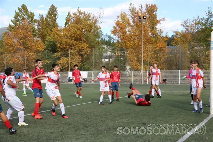 Fútbol base. Primer partido de los cadetes del CD Barco (2)
