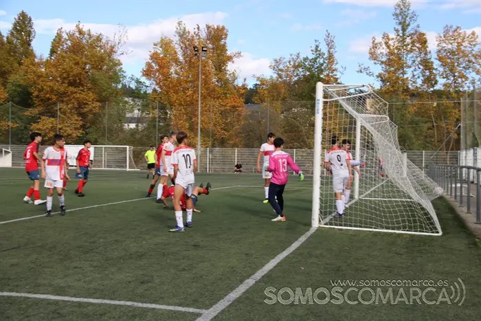 Fútbol base. Primer partido de los cadetes del CD Barco (3)