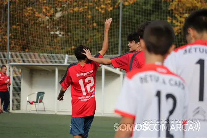 Fútbol base. Primer partido de los cadetes del CD Barco (4)