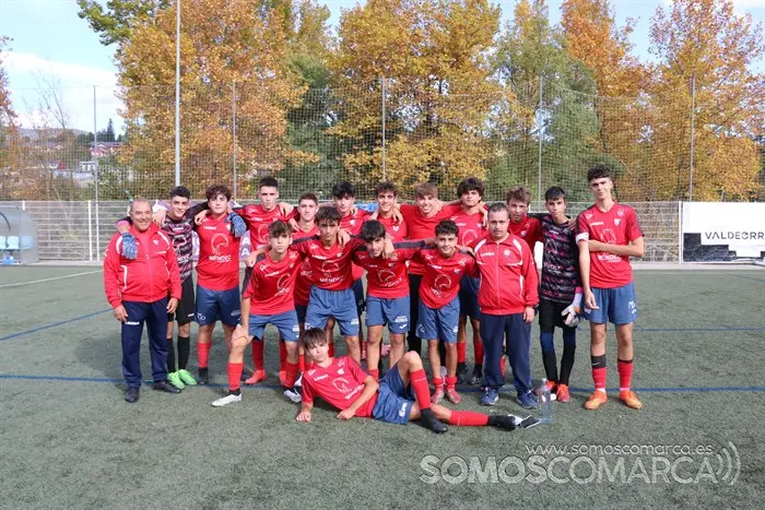 Fútbol base. Primer partido de los cadetes del CD Barco (6)