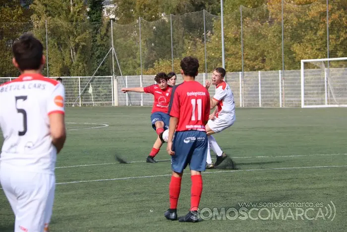 Fútbol base. Primer partido de los cadetes del CD Barco (11)