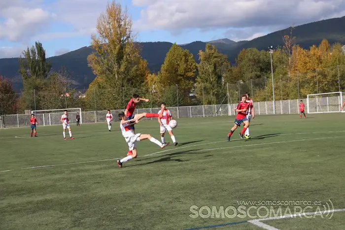 Fútbol base. Primer partido de los cadetes del CD Barco (15)