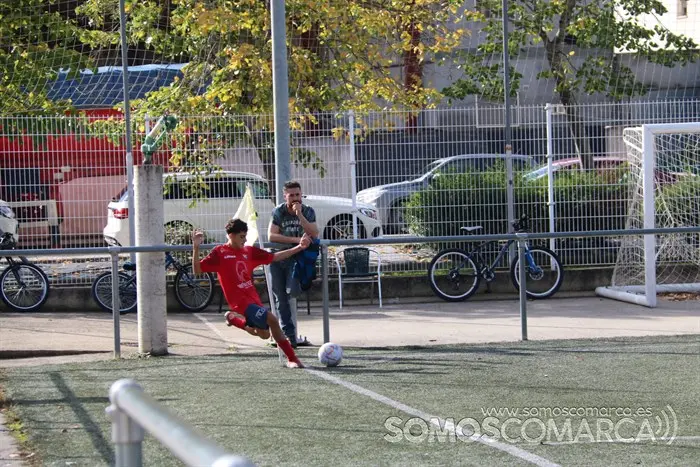 Fútbol base. Primer partido de los cadetes del CD Barco (19)