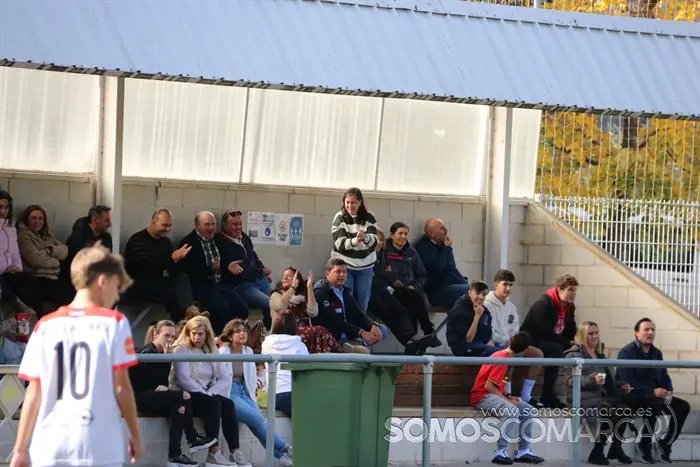 Fútbol base. Primer partido de los cadetes del CD Barco (21)