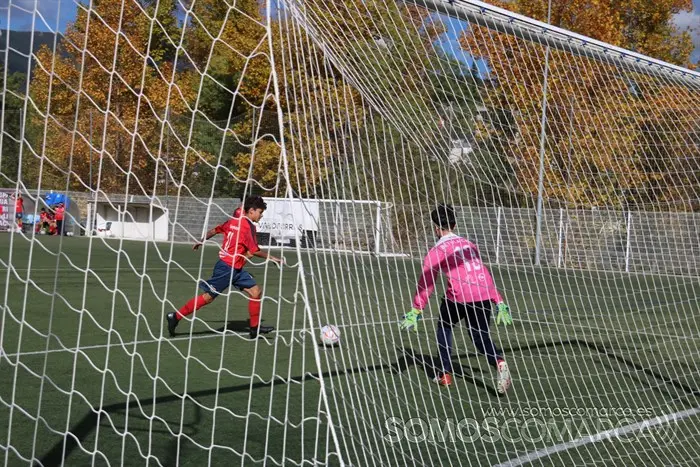 Fútbol base. Primer partido de los cadetes del CD Barco (23)