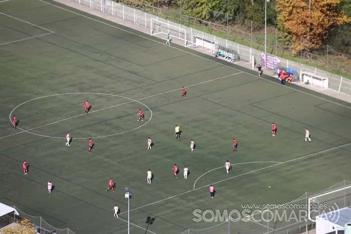 Fútbol base. Primer partido de los cadetes del CD Barco (24)