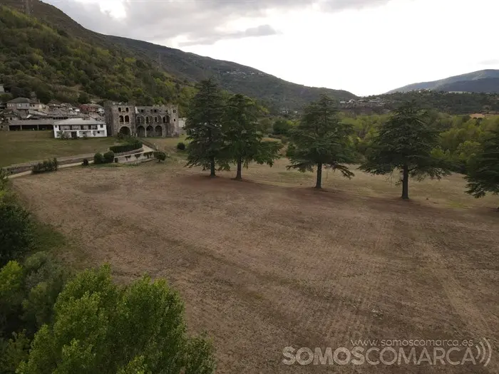 Castillo de Arnado desde el aire (2)