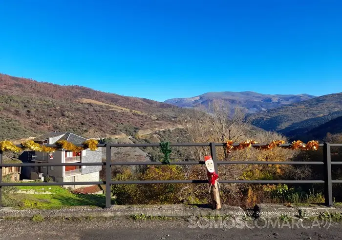 somoscomarca_sobradelo_jardintematico_figurasmadera_navidad_carballeda2022 (5)