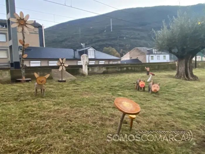 somoscomarca_sobradelo_jardintematico_figurasmadera_navidad_carballeda2022 (10)