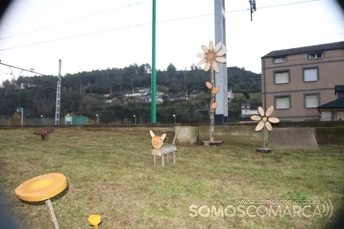 somoscomarca_sobradelo_jardintematico_figurasmadera_navidad_carballeda2022 (18)