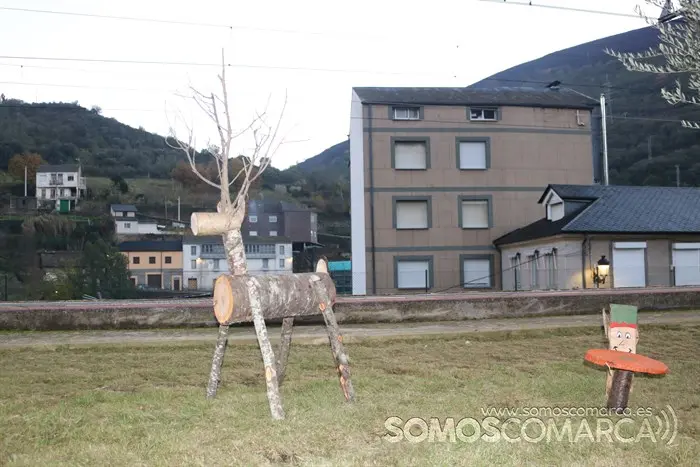 somoscomarca_sobradelo_jardintematico_figurasmadera_navidad_carballeda2022 (25)
