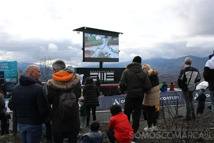 Una gran pantalla permitía seguir la etapa desde el Alto do Castelo
