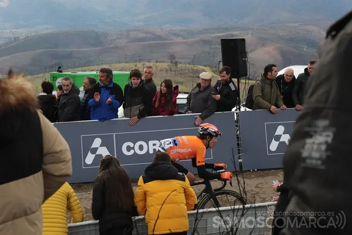 Entrada en meta de varios de los participantes (7)