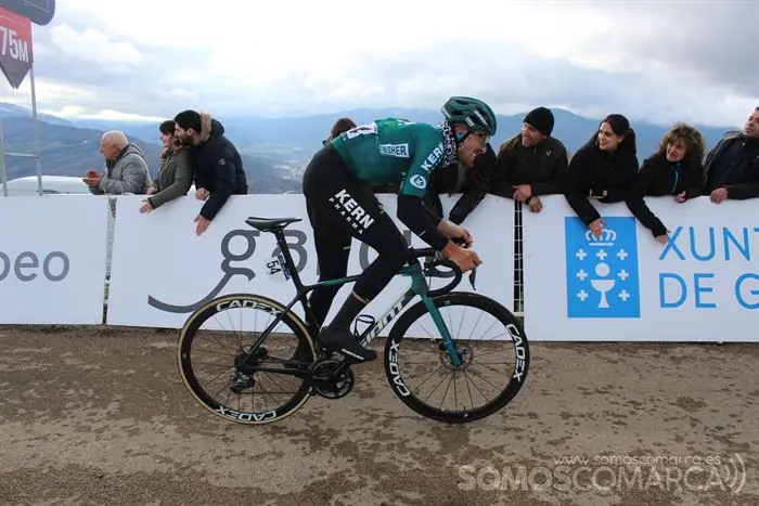 Entrada en meta de varios de los participantes (4)