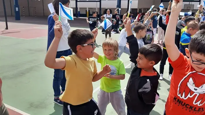 somoscomarca_diadasletrasgalegas_2023_colegios_2023827 (24)