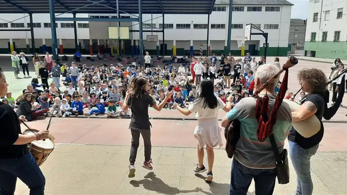 somoscomarca_diadasletrasgalegas_2023_colegios_2023827 (27)