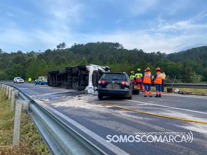 somoscomarca_vilamartin_accidente_n-120_camionvolcado_fallecidos_2023845